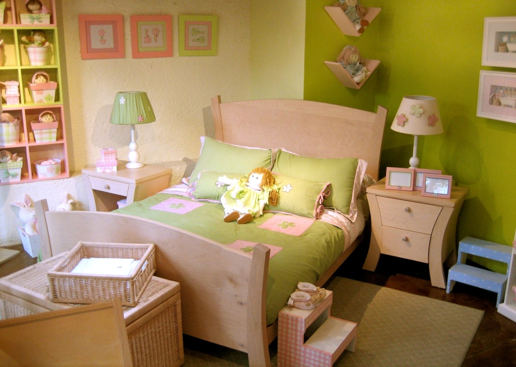 Двуспальная детская деревянная мебель