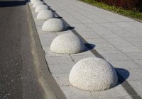 Как установить бетонные полусферы