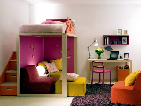 Яркий интерьер детской комнаты маленьких размеров