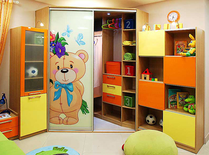 Цветная мебель для детской комнаты для мальчиков фото