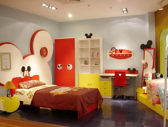Веселая мебель для маленькой детской комнаты для мальчика