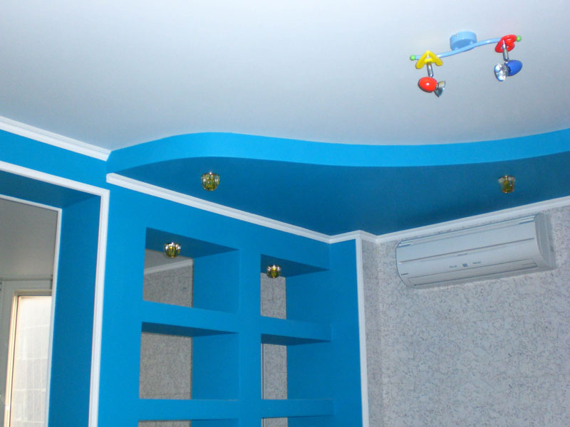 Нежный потолок из гипсокартона в детскую комнату фото