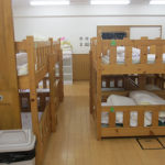 Двухъярусная кровать для ребенка 2 лет с бортиками