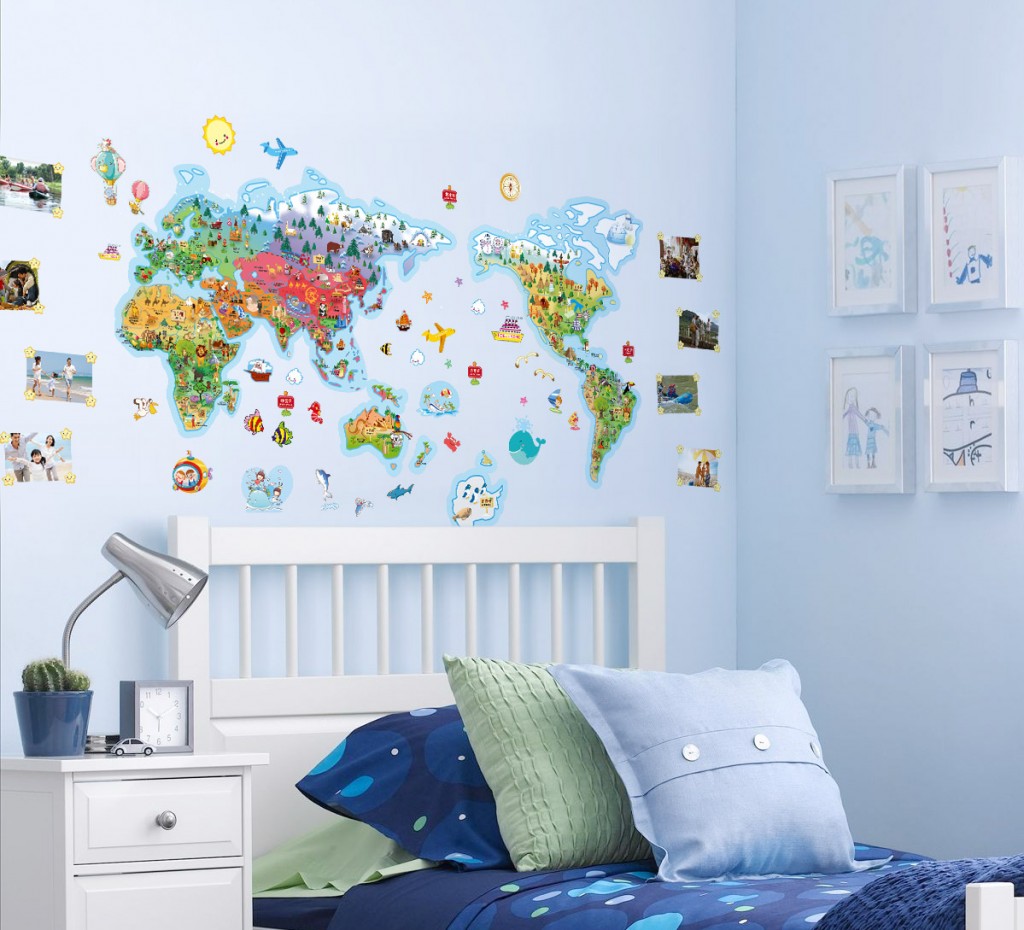 Карта мира в интерьере детской